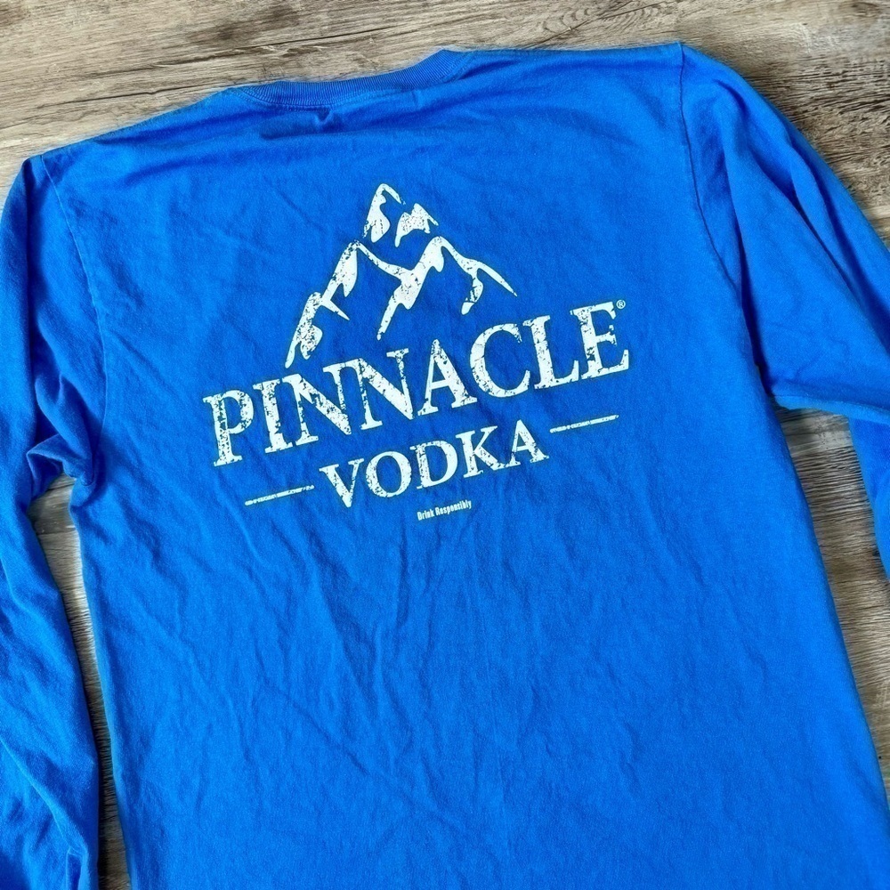 Blue Pinnacle Vodka long sleeve shirt
Port co mens M measures 19x26 - Picture 1 of 5
